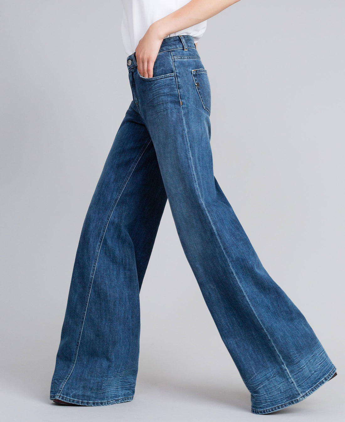 The Ultimate Guide to Wide Leg Jeans: What You Need to Know ...
