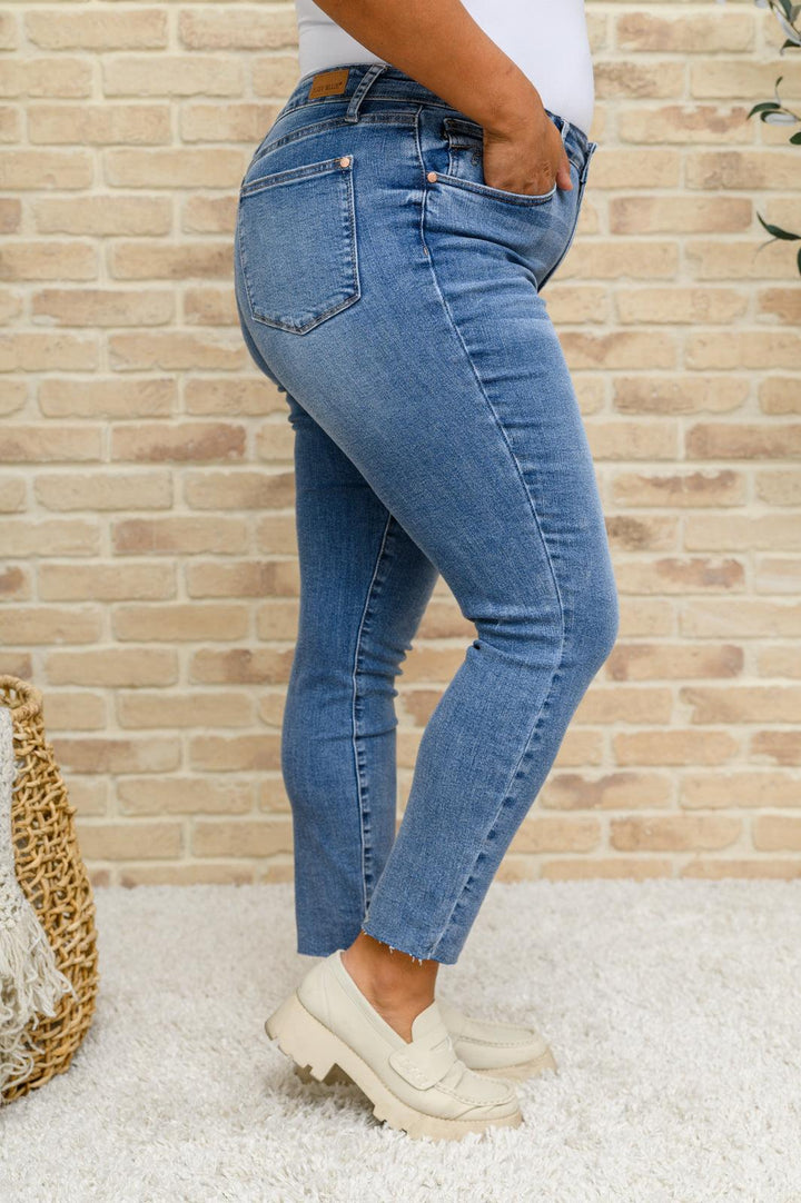 Becca Hi-Waisted Embroidered Pocket Relaxed Jeans - TheDesignChambersBoutique