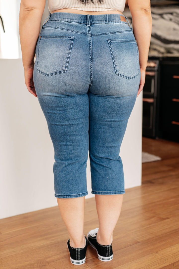 Emily High Rise Cool Denim Pull On Capri Jeans - TheDesignChambersBoutique