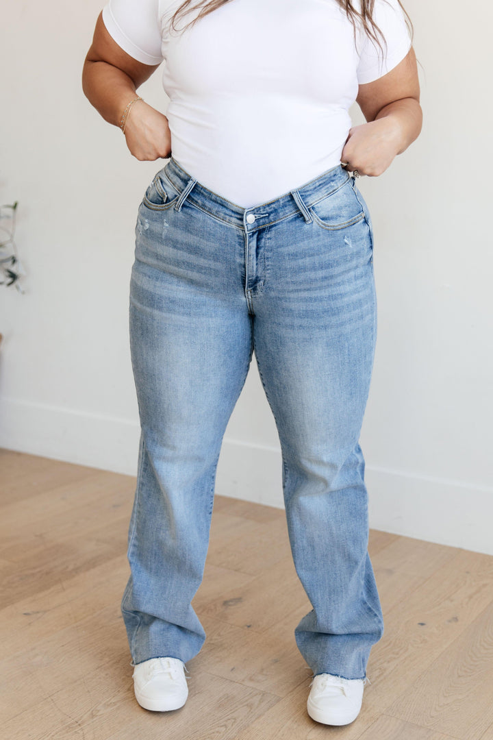 Mildred High Rise V Front Waistband Straight Jeans - TheDesignChambersBoutique